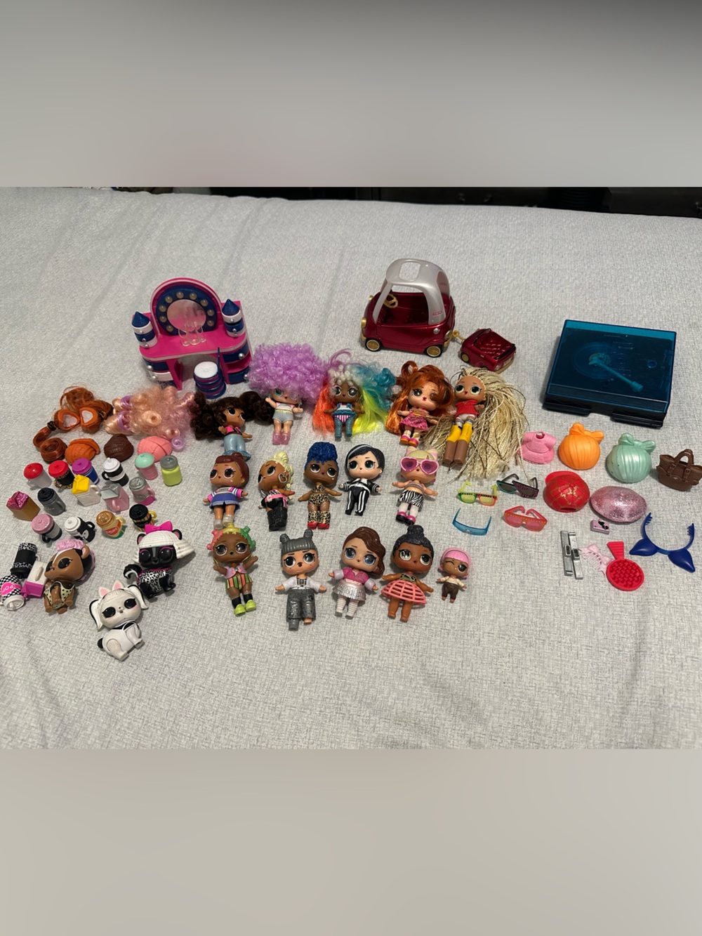 L.O.L. Surprise! Dolls Set with Pink, Purple, Blue, Green and Multicolor Pieces